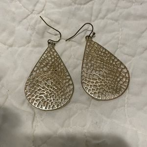 Teardrop earring
